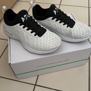 APL techloom shoes